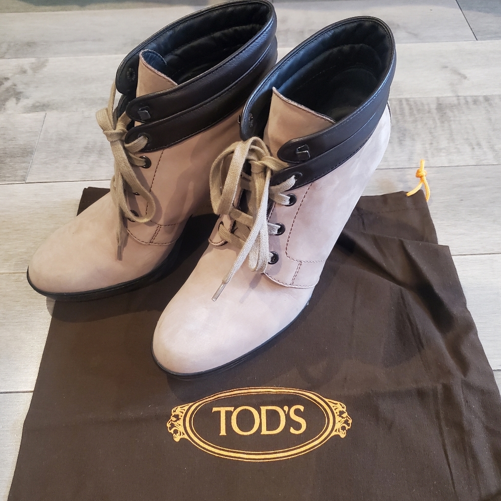 Like New Tod's Suede Lace-Up Hiker Bootie sz38.5